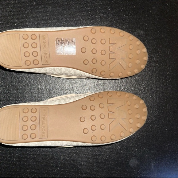 Michael Kors White Loafers for Women Size 7.5 Excellent Condition - Picture 3 of 3